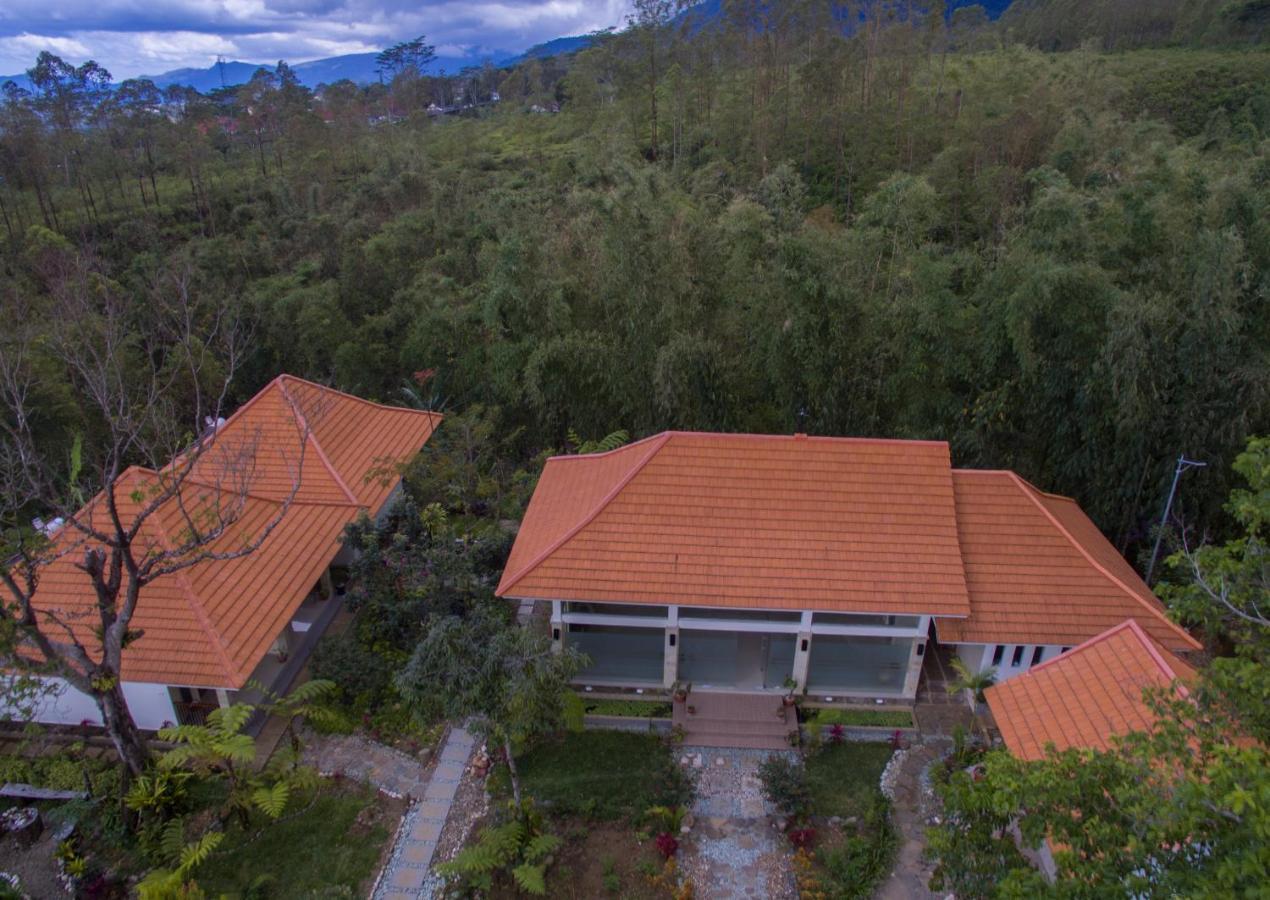 Ara Garden Inn, Accommodation, Yoga Studio & Spa Ruteng Exterior photo