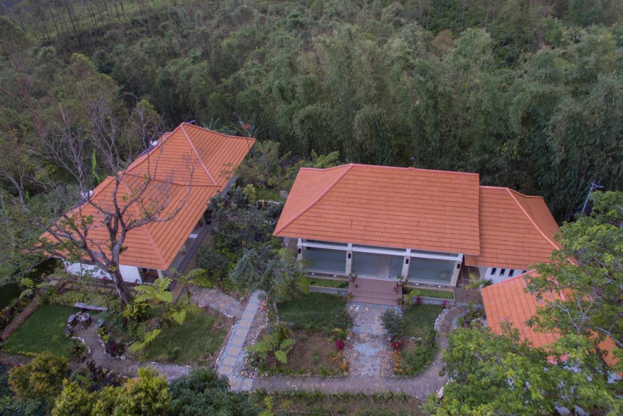 Ara Garden Inn, Accommodation, Yoga Studio & Spa Ruteng Exterior photo