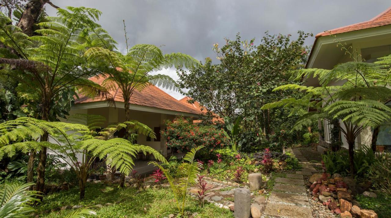 Ara Garden Inn, Accommodation, Yoga Studio & Spa Ruteng Exterior photo